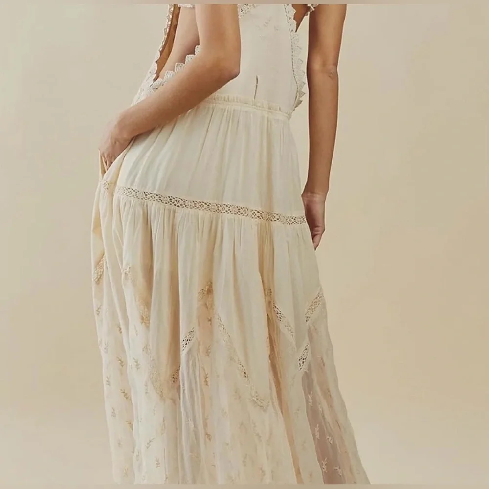 #1119 🌼 Bohemian Cream Lace Maxi Dress - Picture 2 of 5